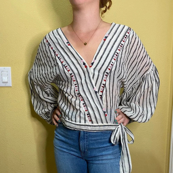 EN CREME boutique Embroidered Wrap Crop Top with Balloon Sleeves - large - Picture 2 of 5